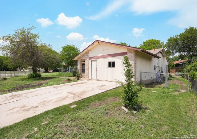 Photo 3 of Sale Pending at 1106 Boling Brk, San Antonio, TX 78245 | MLS# 1847058 | Listing updated on 2025-10-14