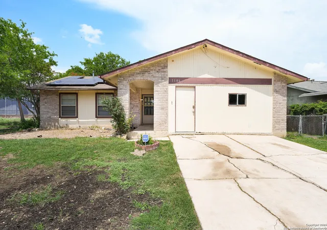 Photo 4 of Sale Pending at 1106 Boling Brk, San Antonio, TX 78245 | MLS# 1847058 | Listing updated on 2025-10-14
