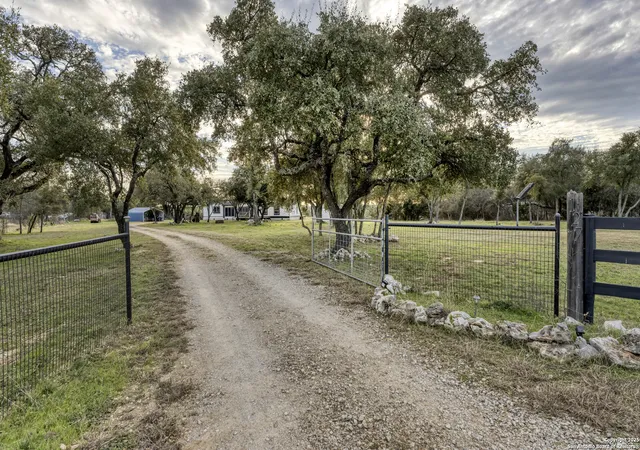 Photo 4 of Sale Pending at 127 Eden Ranch, Canyon Lake, TX 78133 | MLS# 1847157 | Listing updated on 2025-09-23