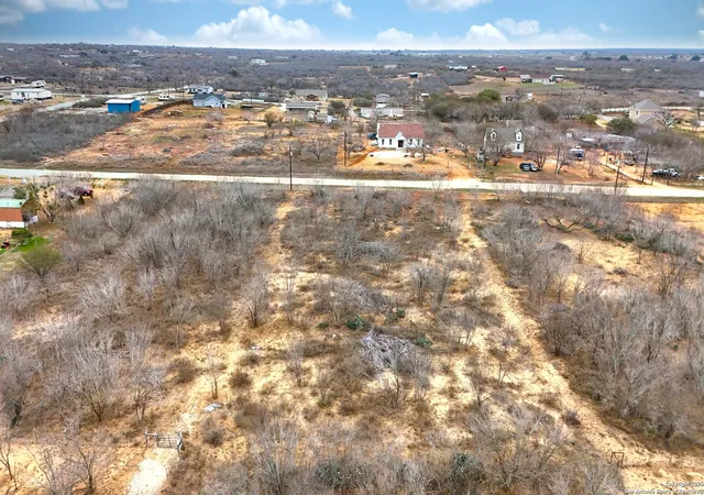 2nd image of 118 County Road 2666, Devine, TX 78016 | MLS# 1847406