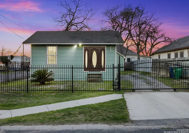 Photo 1 of Sale Pending at 223 Lancaster St, San Antonio, TX 78214 | MLS# 1847506 | Listing updated on 2026-04-10