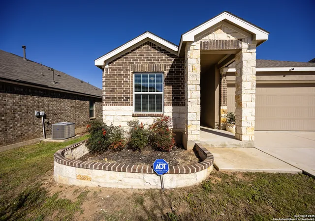 Photo 2 of Sale Pending at 6023 Akin Stroll, San Antonio, TX 78261 | MLS# 1847536 | Listing updated on 2025-11-25