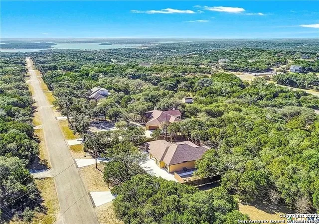 Photo 2 of Single family home for sale at 1171 Heritage Hill, Canyon Lake, TX 78133 | MLS# 1847546 | Listing updated on 2025-09-18