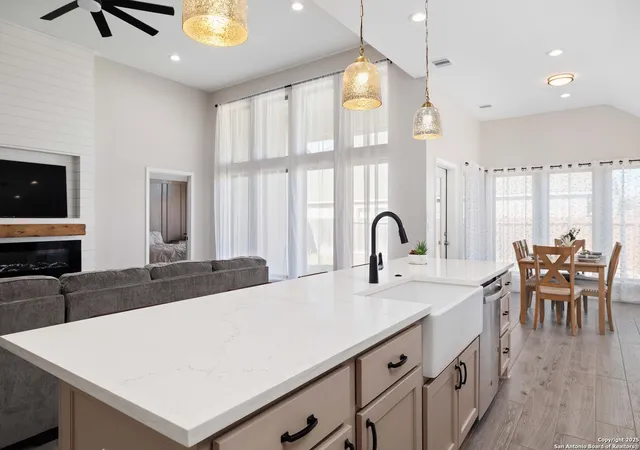 4th image of 2000 Glen Hollow, Seguin, TX 78155 | MLS# 1847692