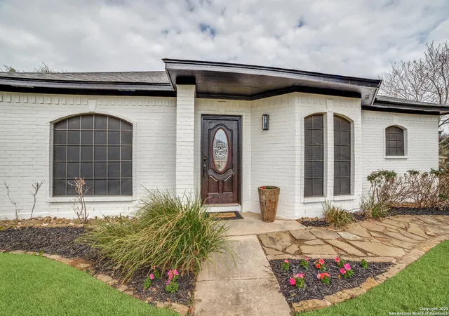 Photo 3 of Single family home for sale at 101 Windcrest, Floresville, TX 78114 | MLS# 1847784 | Listing updated on 2025-11-08
