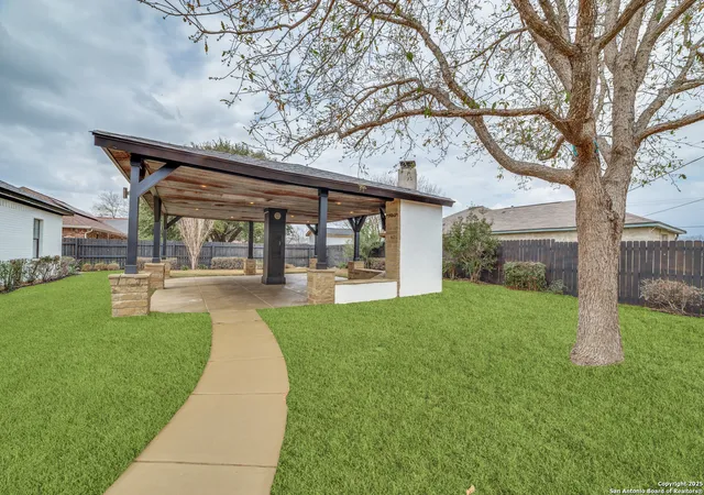 Photo 3 of Single family home for sale at 101 Windcrest, Floresville, TX 78114 | MLS# 1847784 | Listing updated on 2025-11-08