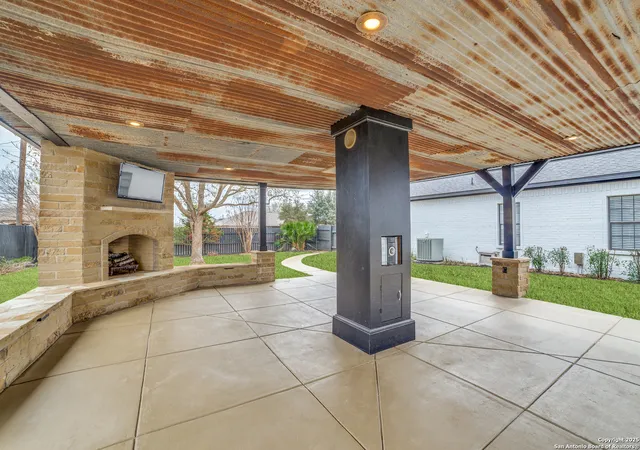 Photo 4 of Single family home for sale at 101 Windcrest, Floresville, TX 78114 | MLS# 1847784 | Listing updated on 2025-11-08