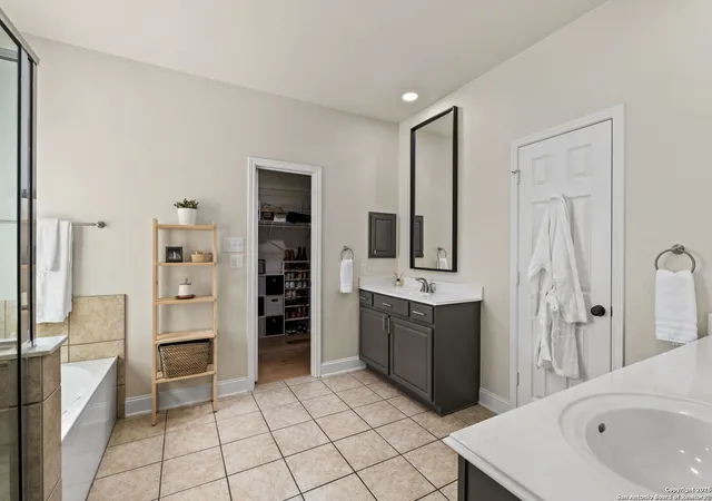 Photo 2 of Single family home for sale at 8615 Solano Dr, Helotes, TX 78023 | MLS# 1847819 | Listing updated on 2025-03-15