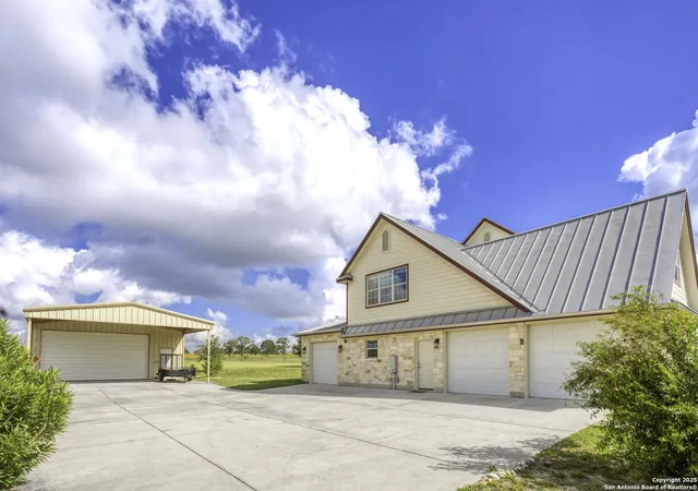 image of 184 Scenic Hills Dr, La Vernia, TX 78121 | MLS# 1847916