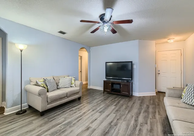 Photo 4 of Single family home for sale at 11351 Fire Cyn, San Antonio, TX 78252 | MLS# 1847961 | Listing updated on 2025-10-24