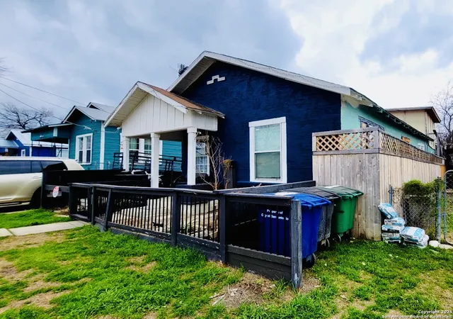 Photo 3 of Single family home for sale at 226 Aztec St, San Antonio, TX 78207 | MLS# 1848186 | Listing updated on 2025-07-14