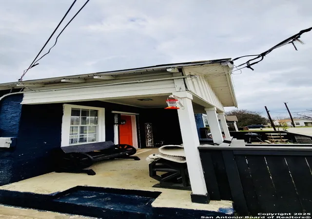 Photo 4 of Single family home for sale at 226 Aztec St, San Antonio, TX 78207 | MLS# 1848186 | Listing updated on 2025-07-14