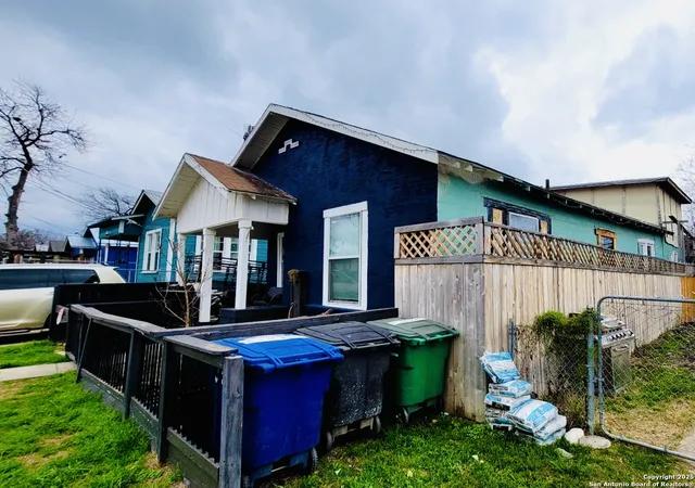 Photo 3 of Single family home for sale at 226 Aztec St, San Antonio, TX 78207 | MLS# 1848186 | Listing updated on 2025-07-14