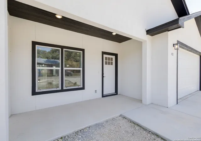 1st image of 421 Rainbow Dr, Lakehills, TX 78063 | MLS# 1848187