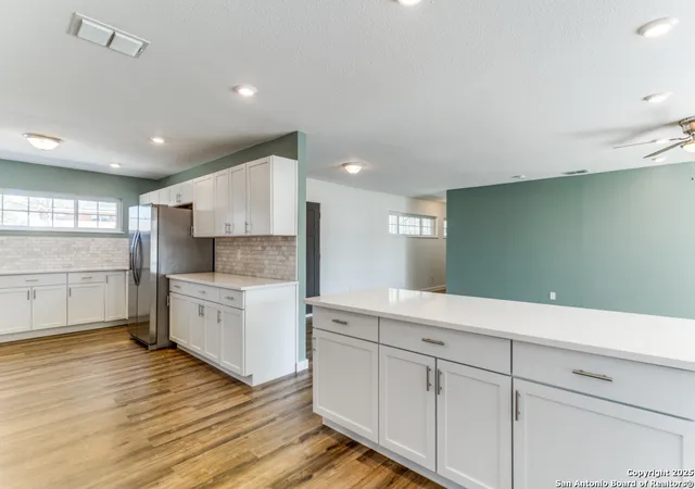 Photo 4 of Sale Pending at 124 Herweck, San Antonio, TX 78213 | MLS# 1848301 | Listing updated on 2025-12-10