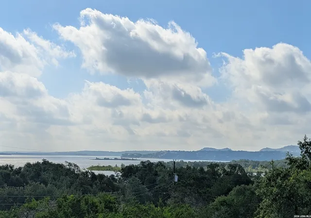 Photo 1 of Single family home for sale at 809 Lakebreeze Dr, Canyon Lake, TX 78133 | MLS# 1848365 | Listing updated on 2026-09-28