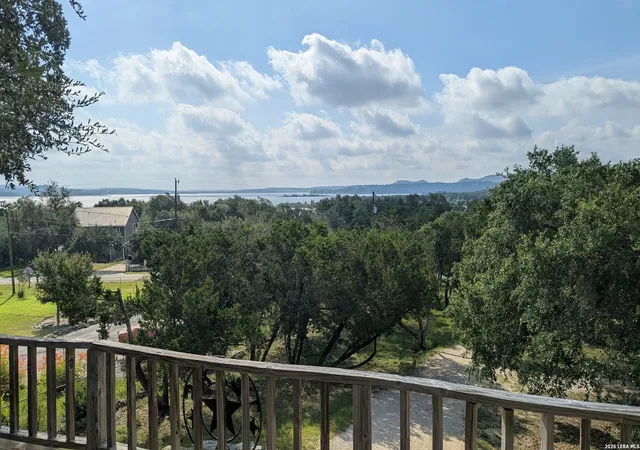 Photo 1 of Single family home for sale at 809 Lakebreeze Dr, Canyon Lake, TX 78133 | MLS# 1848365 | Listing updated on 2026-09-28