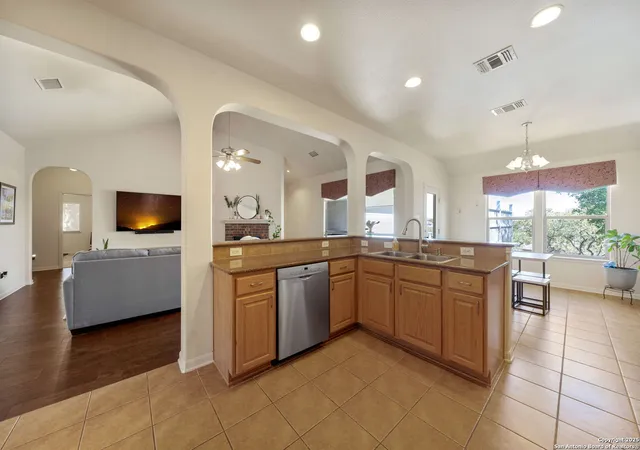 Photo 3 of Single family home for sale at 14522 Panther Pt, Helotes, TX 78023 | MLS# 1848427 | Listing updated on 2025-03-18
