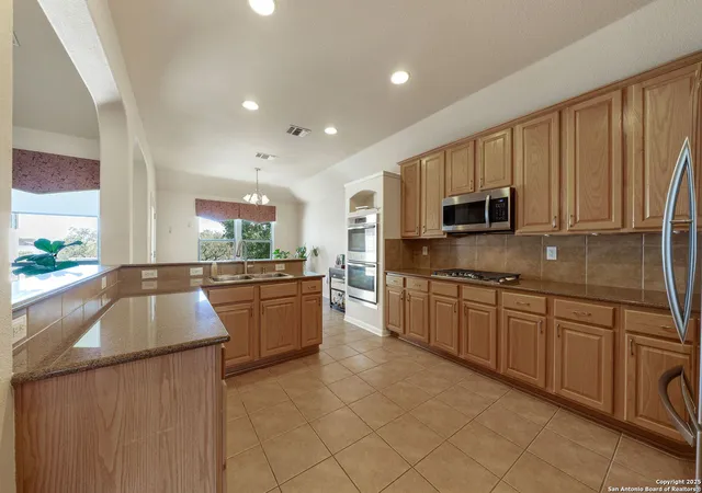 Photo 3 of Single family home for sale at 14522 Panther Pt, Helotes, TX 78023 | MLS# 1848427 | Listing updated on 2025-03-18