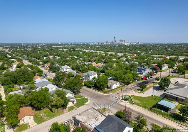 Photo 4 of Single family home for sale at 540 Rigsby Ave, San Antonio, TX 78210 | MLS# 1848545 | Listing updated on 2025-09-29