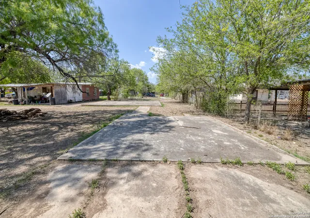 Photo 4 of Sale Pending at 205 W Canales, Uvalde, TX 78801 | MLS# 1848721 | Listing updated on 2025-10-19