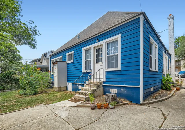 Photo 3 of Multi family home for sale at 432 Fulton, San Antonio, TX 78212 | MLS# 1848745 | Listing updated on 2026-01-24