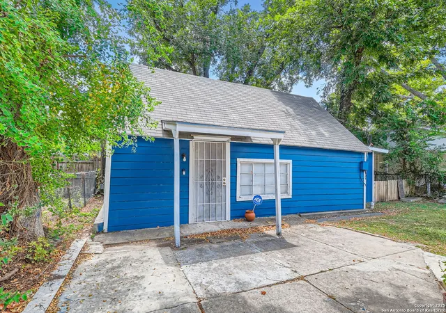 Photo 3 of Multi family home for sale at 432 Fulton, San Antonio, TX 78212 | MLS# 1848745 | Listing updated on 2026-01-24