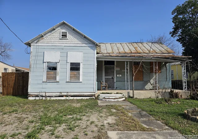 Photo 1 of Single family home for sale at 2204 S Presa, San Antonio, TX 78210 | MLS# 1848865 | Listing updated on 2025-03-22