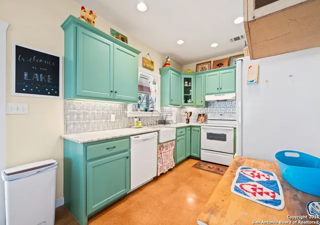 Photo 1 of Single family home for sale at 2365 Lakeshore, Canyon Lake, TX 78133 | MLS# 1849258 | Listing updated on 2025-10-08