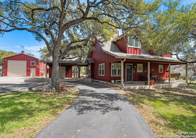 Photo 4 of Single family home for sale at 2365 Lakeshore, Canyon Lake, TX 78133 | MLS# 1849258 | Listing updated on 2025-10-08