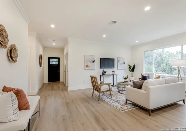 Photo 4 of Single family home for sale at 1419 Live Oak, Spring Branch, TX 78070 | MLS# 1849439 | Listing updated on 2025-09-25