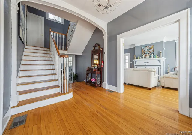 Photo 3 of Single family home for sale at 343 W Gramercy Pl, San Antonio, TX 78212 | MLS# 1849491 | Listing updated on 2025-06-04
