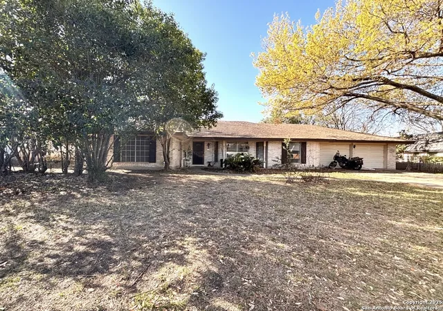 Photo 1 of Single family home for sale at 522 Golfcrest Dr, Windcrest, TX 78239 | MLS# 1849530 | Listing updated on 2025-03-18