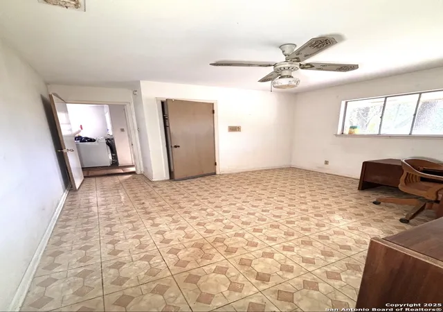 Photo 2 of Single family home for sale at 522 Golfcrest Dr, Windcrest, TX 78239 | MLS# 1849530 | Listing updated on 2025-03-18