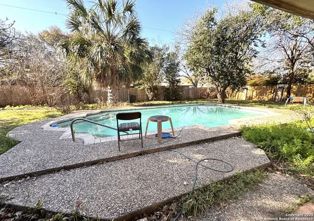 Photo 3 of Single family home for sale at 522 Golfcrest Dr, Windcrest, TX 78239 | MLS# 1849530 | Listing updated on 2025-03-18