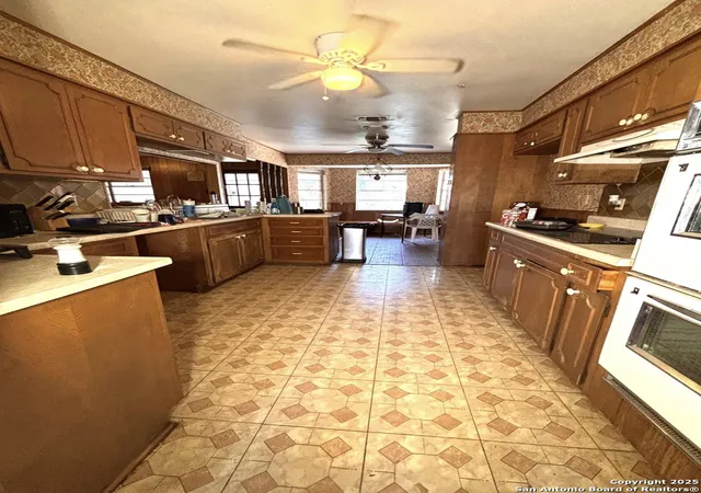 Photo 4 of Single family home for sale at 522 Golfcrest Dr, Windcrest, TX 78239 | MLS# 1849530 | Listing updated on 2025-03-18