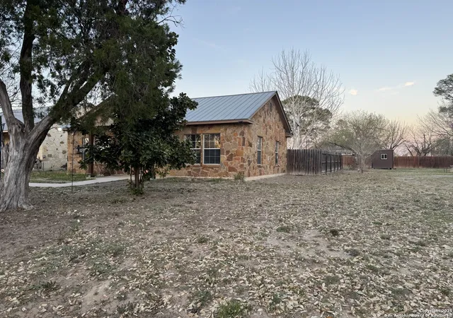 Photo 1 of Single family home for sale at 414 Harl, Pleasanton, TX 78064 | MLS# 1849813 | Listing updated on 2025-09-25