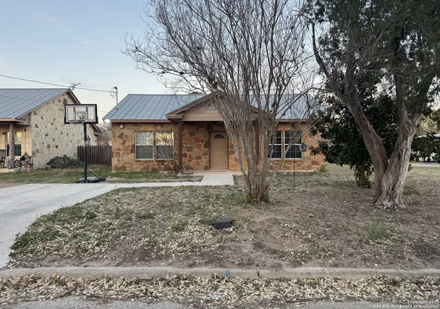 Photo 2 of Single family home for sale at 414 Harl, Pleasanton, TX 78064 | MLS# 1849813 | Listing updated on 2025-09-25