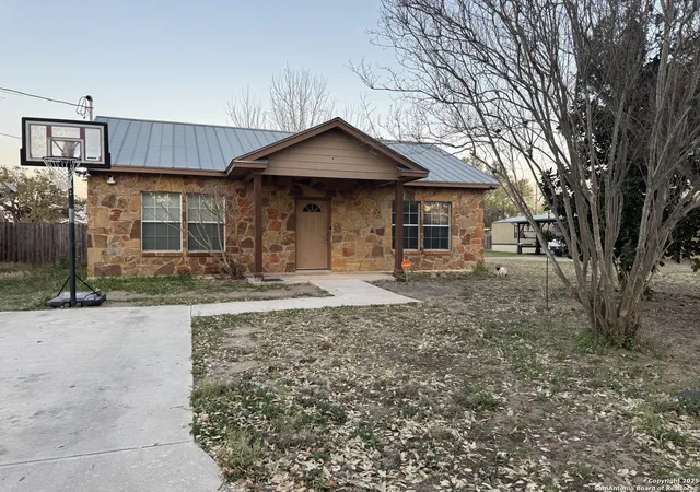 Photo 3 of Single family home for sale at 414 Harl, Pleasanton, TX 78064 | MLS# 1849813 | Listing updated on 2025-09-25