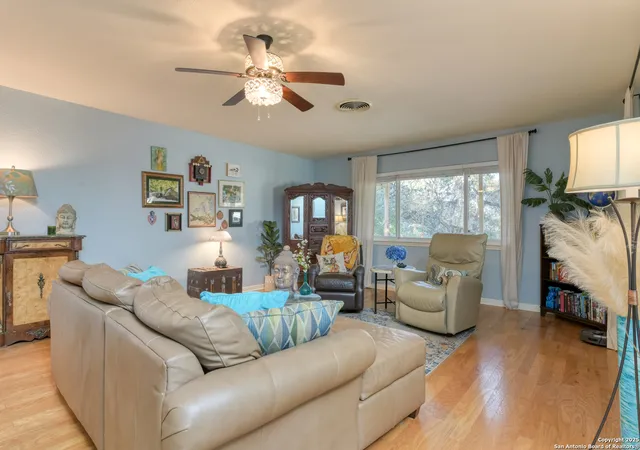 Photo 3 of Single family home for sale at 14152 Antonio Dr, Helotes, TX 78023 | MLS# 1849814 | Listing updated on 2025-03-18