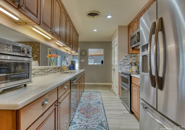 Photo 4 of Single family home for sale at 14152 Antonio Dr, Helotes, TX 78023 | MLS# 1849814 | Listing updated on 2025-03-18