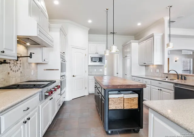 Photo 3 of Sale Pending at 125 Enigma Ave, Spring Branch, TX 78070 | MLS# 1849949 | Listing updated on 2025-12-02