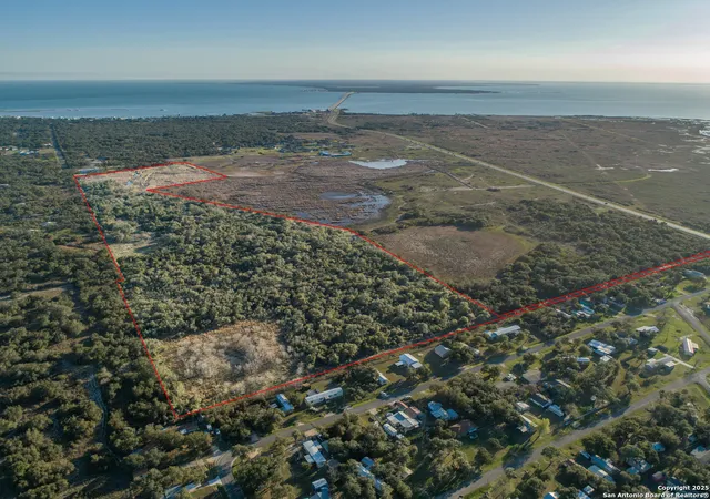 Photo 4 of House for sale at 6498 Hwy 35 N, Rockport, TX 78382 | MLS# 1850078 | Listing updated on 2026-07-14