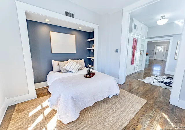 3rd image of 116 E French Pl, San Antonio, TX 78212 | MLS# 1850107
