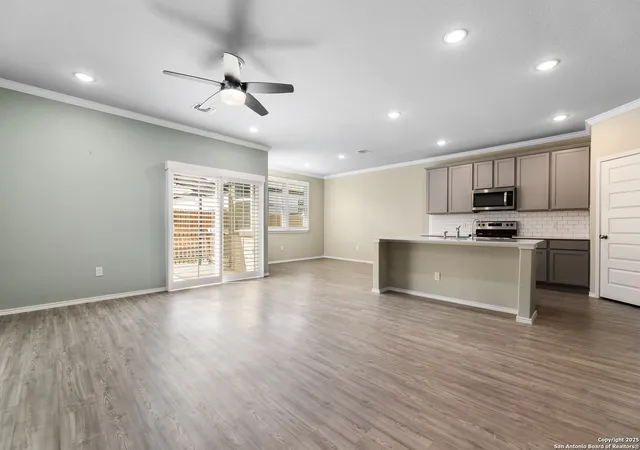 Photo 4 of Single family home for sale at 120 Bella Rosa Trail, Cibolo, TX 78108 | MLS# 1850260 | Listing updated on 2025-09-15