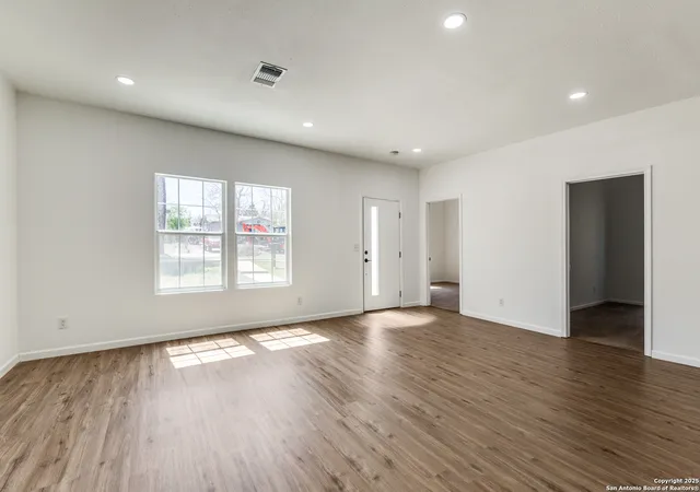Photo 3 of Single family home for sale at 933 Denver, San Antonio, TX 78210 | MLS# 1850282 | Listing updated on 2025-08-29