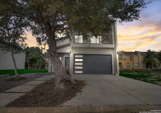 Photo 2 of Single family home for sale at 2531 Manor Heights Dr, San Antonio, TX 78231 | MLS# 1850305 | Listing updated on 2025-10-31
