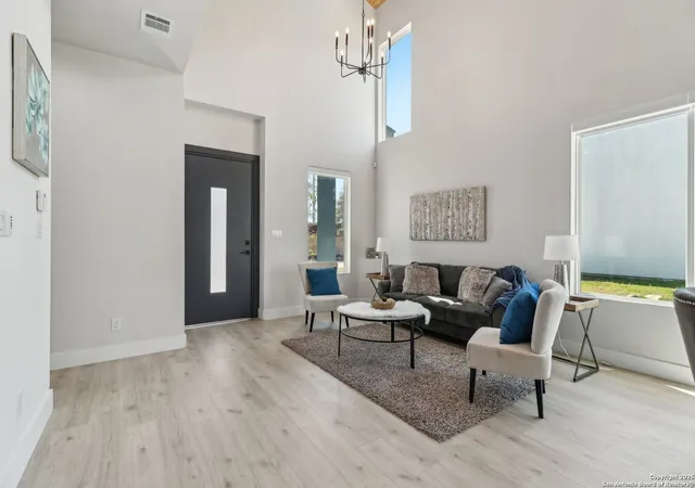 Photo 3 of Single family home for sale at 2531 Manor Heights Dr, San Antonio, TX 78231 | MLS# 1850305 | Listing updated on 2025-10-31