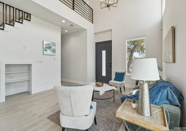 Photo 4 of Single family home for sale at 2531 Manor Heights Dr, San Antonio, TX 78231 | MLS# 1850305 | Listing updated on 2025-10-31