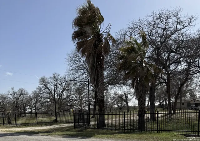 3rd image of 275 Mariposa, Floresville, TX 78114 | MLS# 1850314